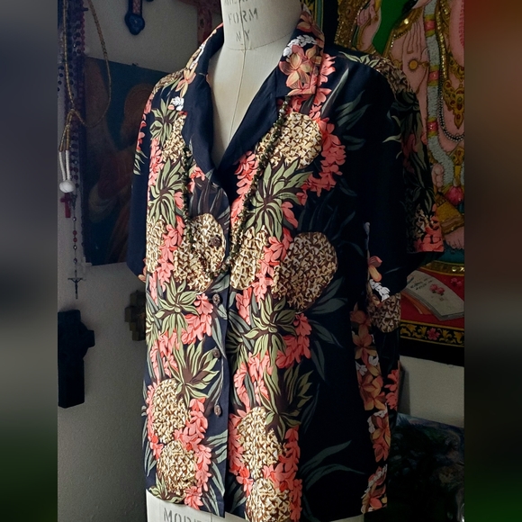 Hilo Hattie vintage Hawaiian shirt - Picture 2 of 9